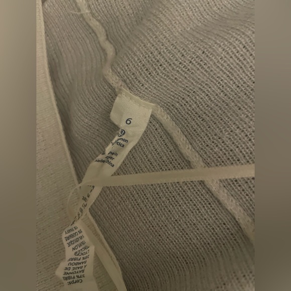 Luluemon size 6 cardigan - Picture 2 of 3